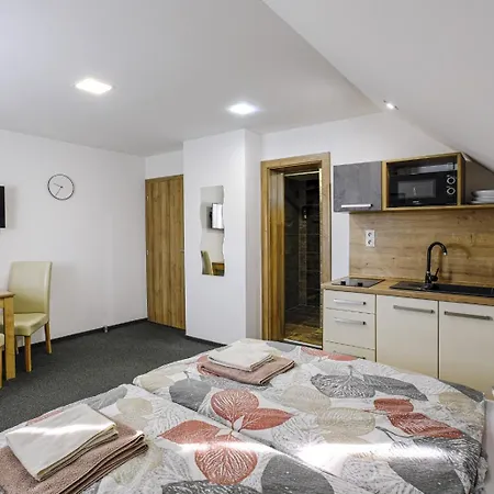 Michaela アパートホテル Bešeňová