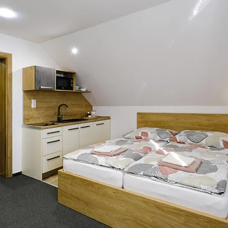 Michaela アパートホテル Bešeňová